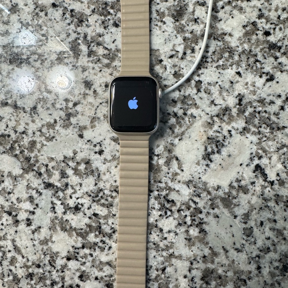 Apple Watch SE 44mm aluminum